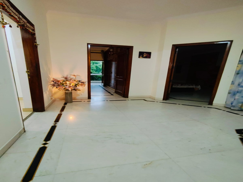 3 BHK Builder Floor 200 Sq. Yards for Sale in Panchsheel Park, Delhi