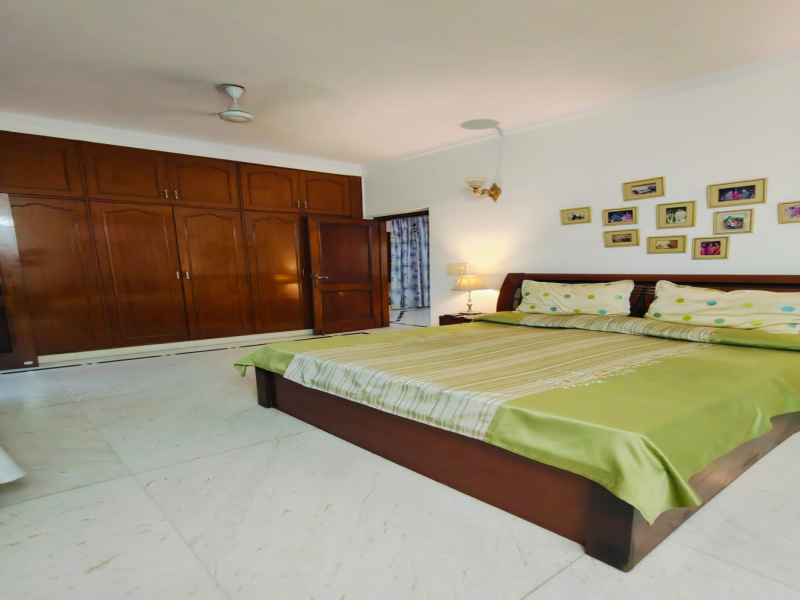 5 BHK Builder Floor 800 Sq. Yards for Sale in Friends Colony, Delhi