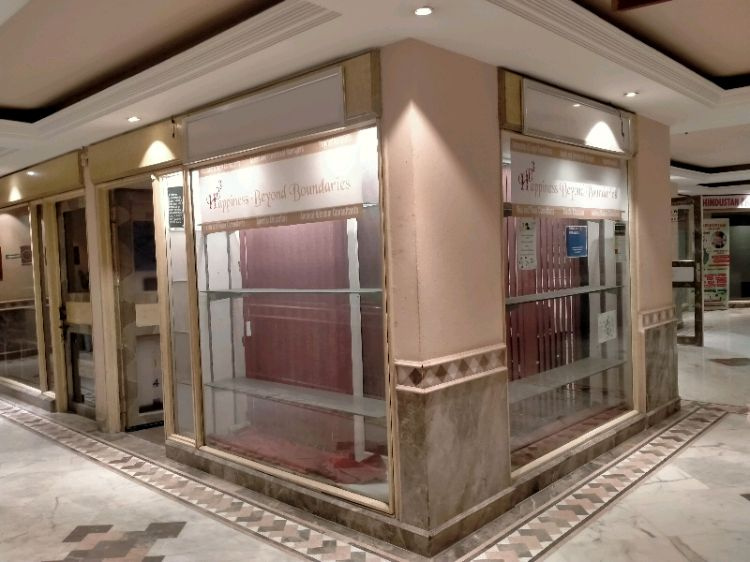  Commercial Shop 350 Sq.ft. for Sale in New Friends Colony, Delhi