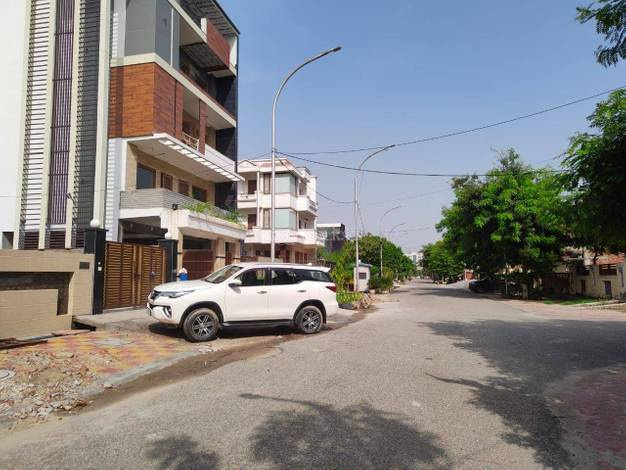  200 Sq. Meter Residential Plot for Sale in Sector 105 Noida