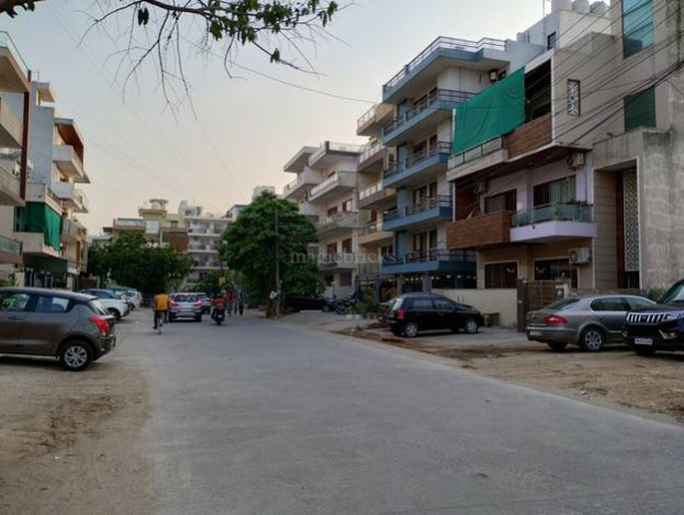 7 BHK 200 Sq. Meter House for Sale in Sector 52 Noida