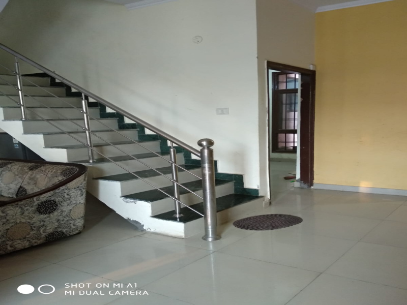 2 BHK House 100 Sq. Yards for Sale in VIP Road, Zirakpur