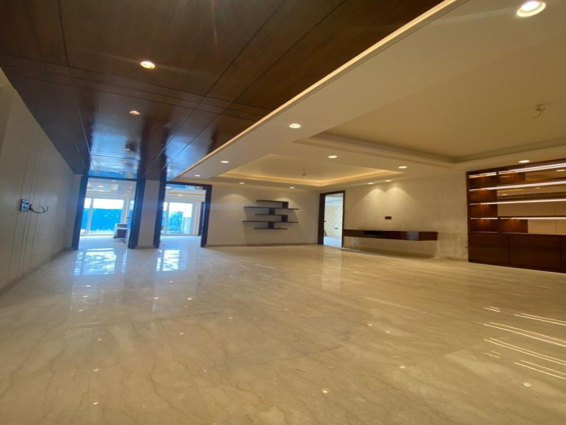  Showroom 3800 Sq.ft. for Rent in Prashant Vihar, Delhi