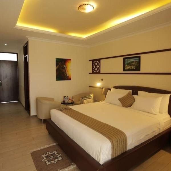  Hotels 1500 Sq.ft. for Rent in Sector 18 Rohini, Delhi