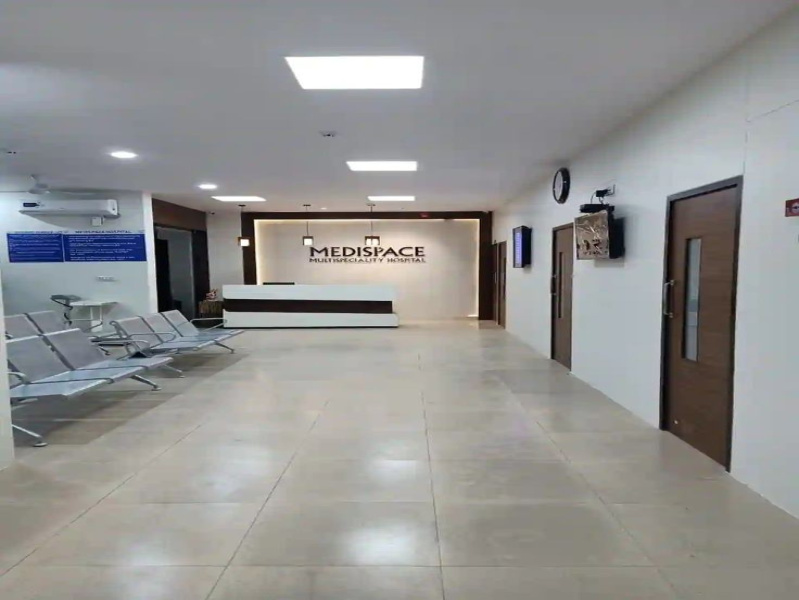  Office Space 3700 Sq.ft. for Rent in Netaji Subhash Place, Delhi