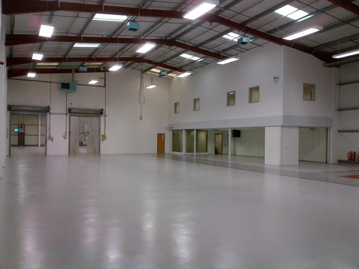  Office Space 3000 Sq.ft. for Rent in Kohat Enclave, Delhi