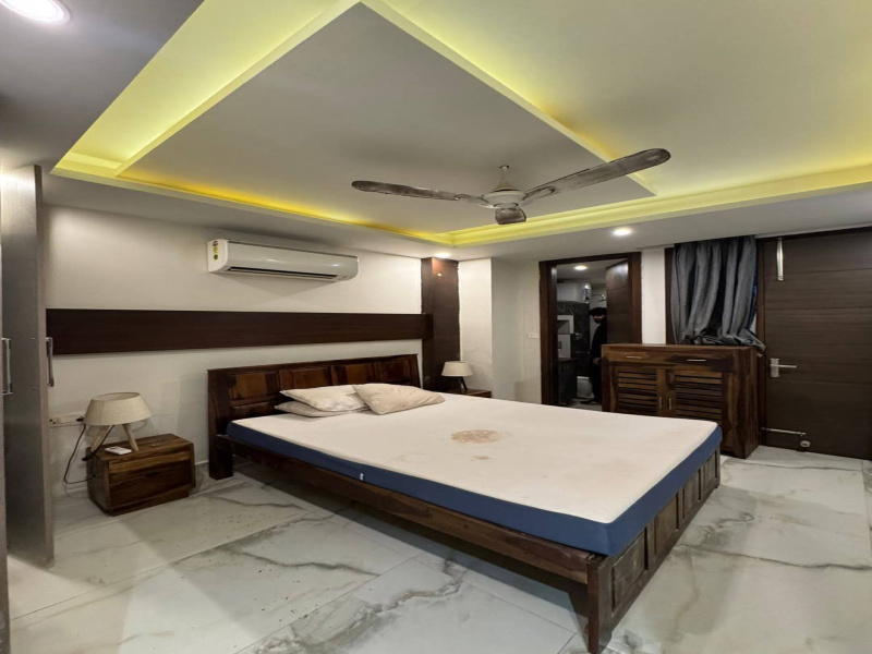 7 BHK House 200 Sq. Yards for Rent in Tarun Enclave, Pitampura, Delhi