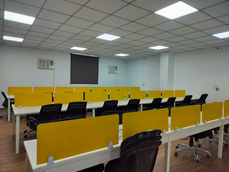  Office Space 2500 Sq.ft. for Rent in Block H Sector 63, Noida