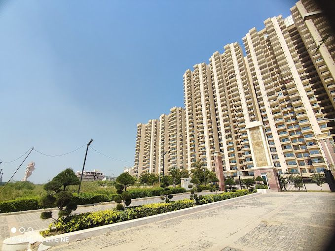 2 BHK Apartment 1000 Sq.ft. for Sale in Yamuna Expressway, Greater Noida