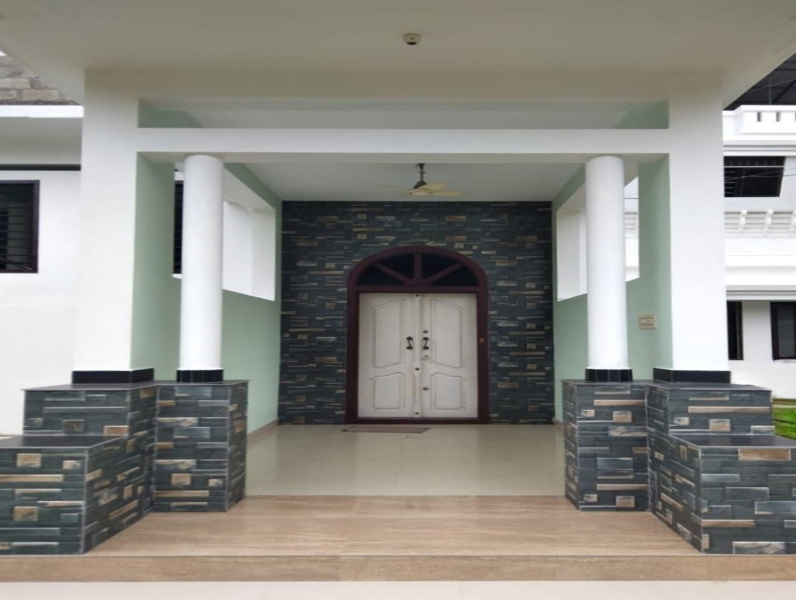  House 10000 Sq.ft. for Rent in Peringavu, Thrissur