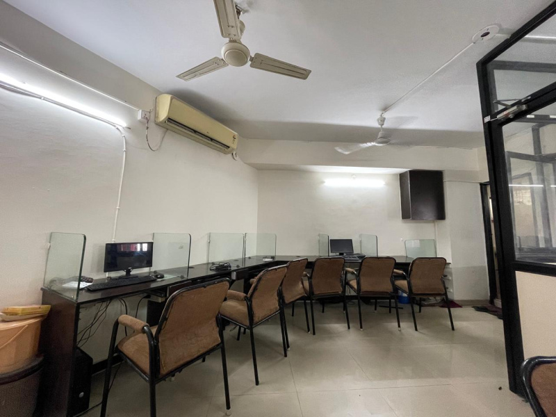  Office Space 532 Sq.ft. for Rent in R N T Marg, Indore