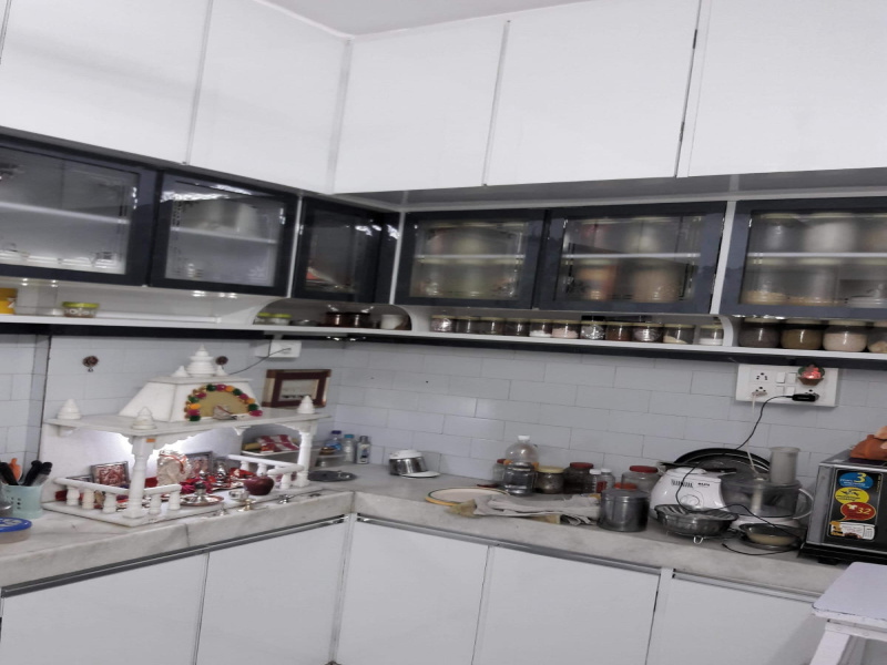 2 BHK Apartment 750 Sq.ft. for Rent in Malad East, Mumbai