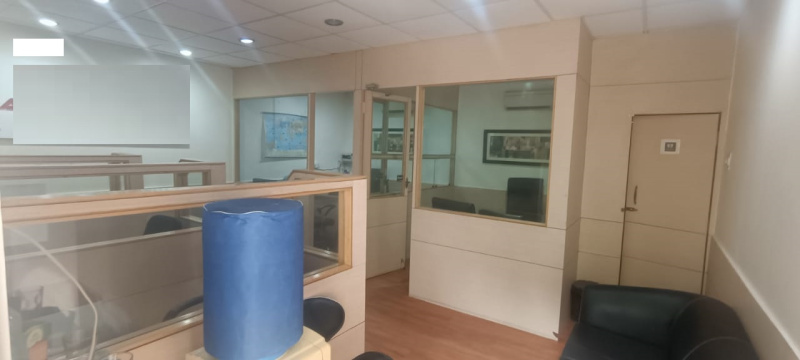  700 Sq.ft. Commercial Shop for Sale in Mayur Vihar Phase 1 Extension, Delhi