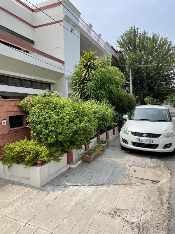 5 BHK House 250 Sq. Yards for Sale in Ranjit Avenue, Amritsar