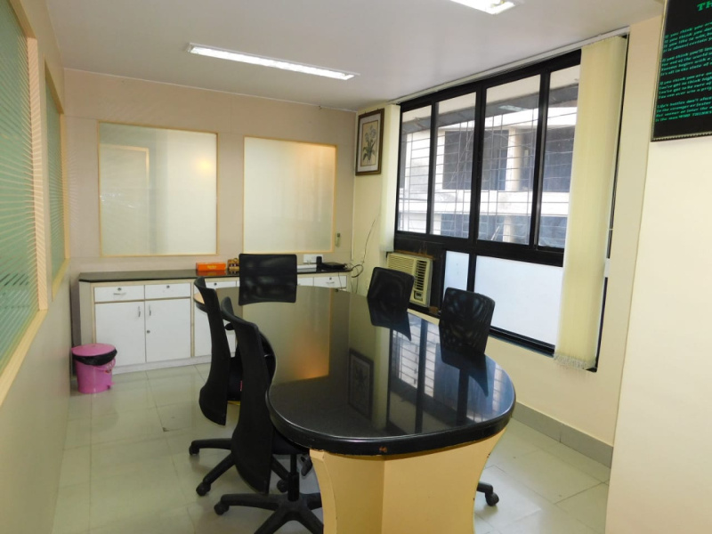  Office Space 1350 Sq.ft. for Rent in JP Road, Andheri West, Mumbai
