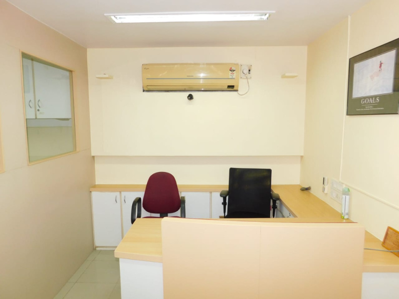  Office Space 1350 Sq.ft. for Rent in JP Road, Andheri West, Mumbai