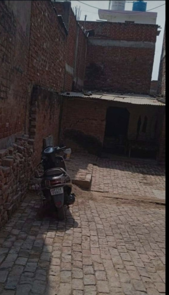  Commercial Land 810 Sq.ft. for Sale in Pakka Bagh, Etawah