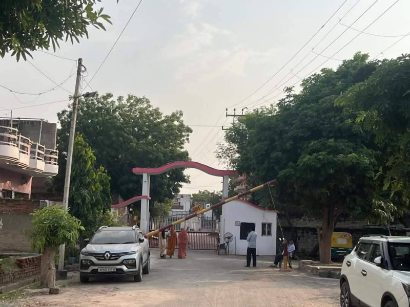 105 Sq. Yards Residential Plot for Sale in Nainanajat, Agra