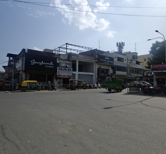  Showroom 7000 Sq.ft. for Rent in Sadar Bazar, Agra