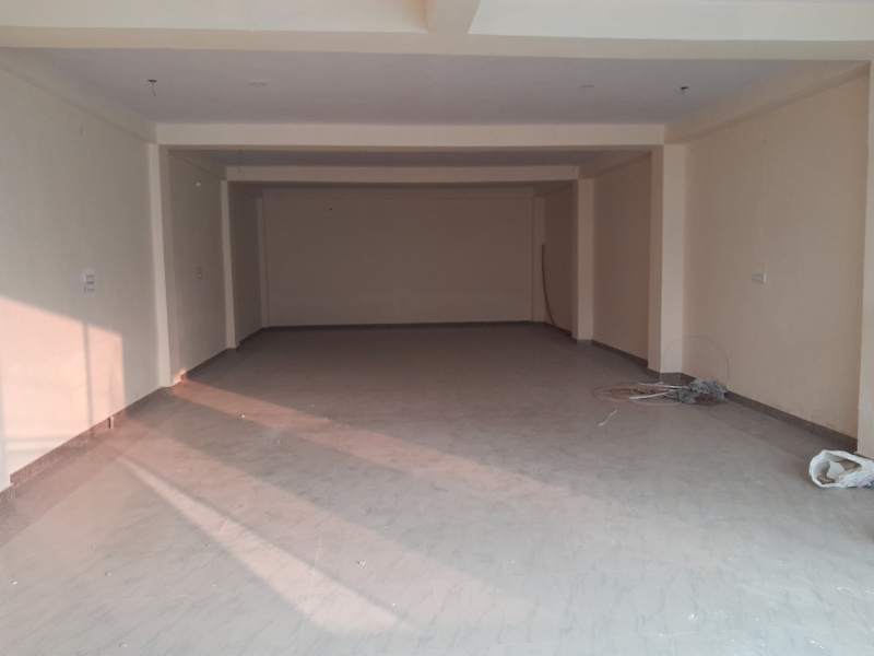  Commercial Shop 1700 Sq.ft. for Rent in Modipuram, Meerut