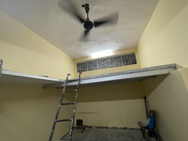 215 Sq.ft. Commercial Shop for Rent in Block A East Of Kailash, Delhi