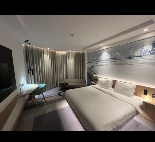  95000 Sq.ft. Hotels for Sale in Juhu, Mumbai