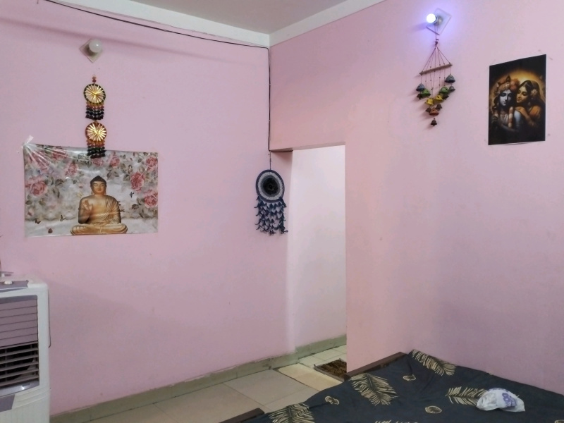 4 BHK 1350 Sq.ft. House for Sale in Krishna Nagar, Delhi