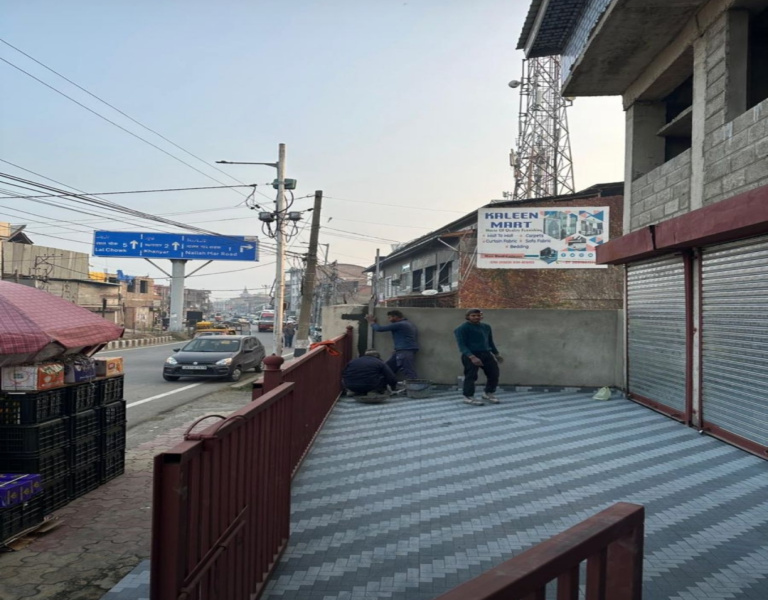  250 Sq.ft. Commercial Shop for Sale in Gojwara, Srinagar