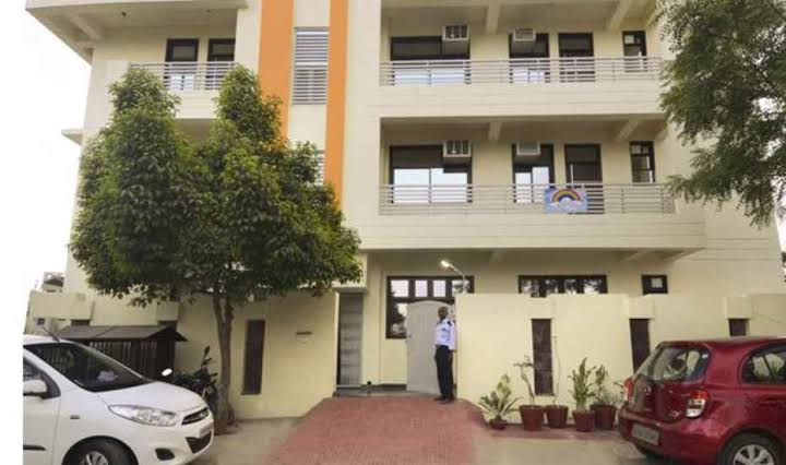  10000 Sq.ft. Guest House for Sale in Fatehabad, Agra
