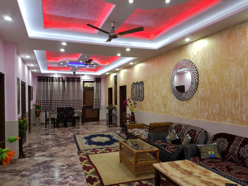  10000 Sq.ft. Guest House for Sale in Fatehabad, Agra