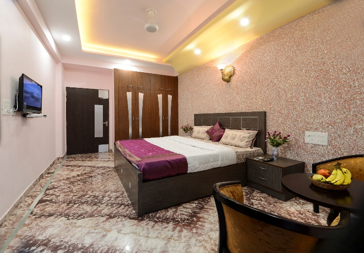 10000 Sq.ft. Guest House for Sale in Fatehabad, Agra