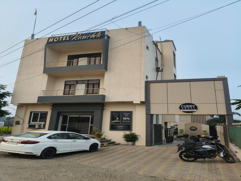  14000 Sq.ft. Hotels for Rent in Amara Khaira Chak, Varanasi