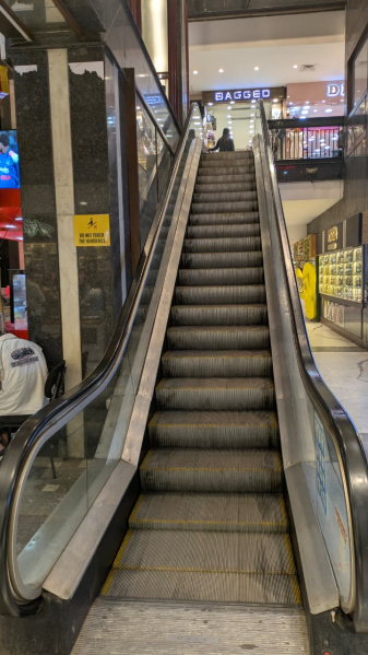  85 Sq.ft. Commercial Shop for Sale in Ho Chi Minh Sarani, Kolkata