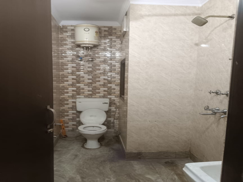 2 BHK 100 Sq.ft. Builder Floor for Rent in Ramesh Nagar, Delhi