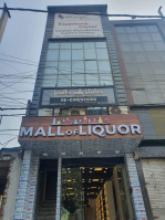  Showroom for Rent in Kirti Nagar Industrial Area, Delhi