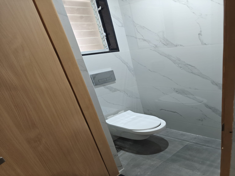 3 BHK 2000 Sq.ft. Apartment for Rent in Hill Road, Bandra West, Mumbai