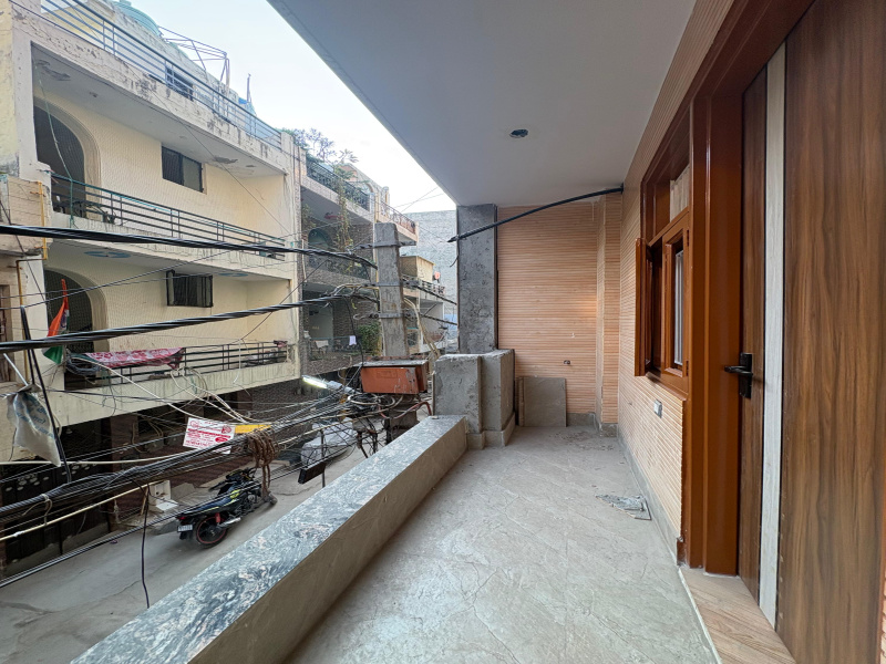2.5 BHK 100 Sq. Yards Builder Floor for Sale in Mohan Garden, Delhi