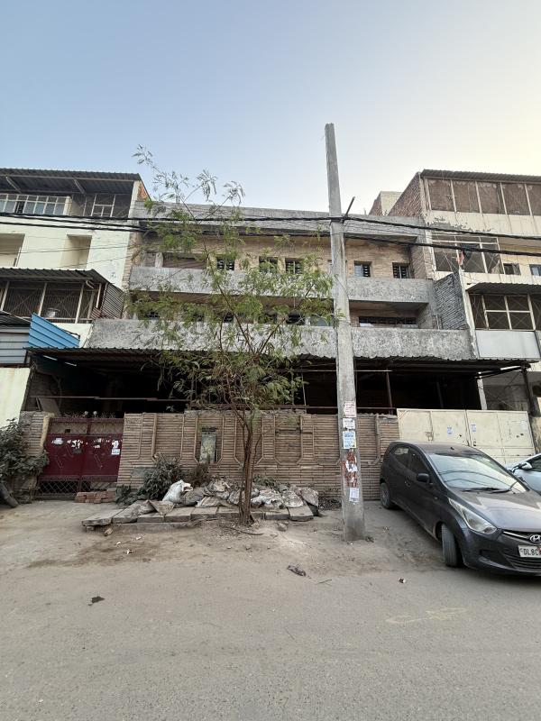  600 Sq. Yards Warehouse for Sale in Udyog Nagar, Delhi