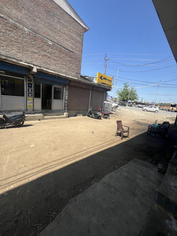  220 Sq.ft. Commercial Shop for Sale in Batmaloo, Srinagar