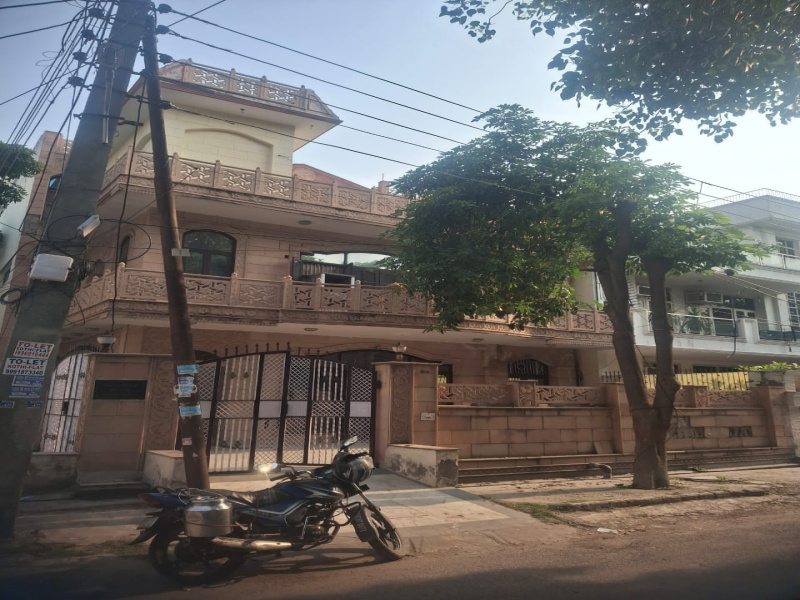 8 BHK 210 Sq. Meter Villa for Sale in Sector 71 Noida