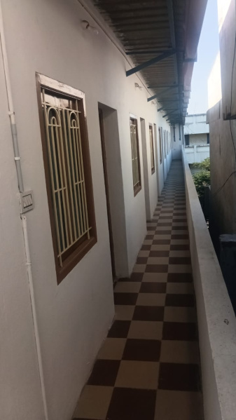  100 Sq.ft. Commercial Shop for Rent in Gandhipuram, Coimbatore