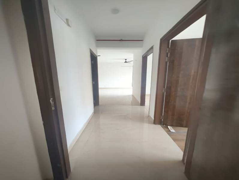 3.5 BHK Apartment 2050 Sq.ft. for Sale in Sector 75 Noida