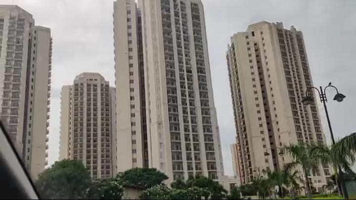 3 BHK 1350 Sq.ft. Apartment for Sale in Yamuna Expressway, Greater Noida