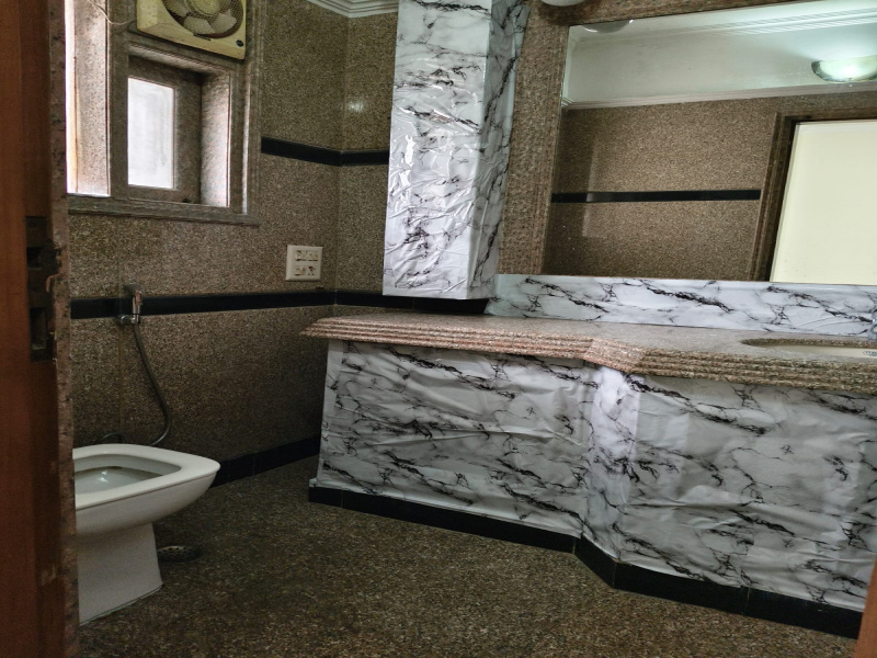 3 BHK Builder Floor 2700 Sq.ft. for Sale in Navjeevan Vihar, Delhi