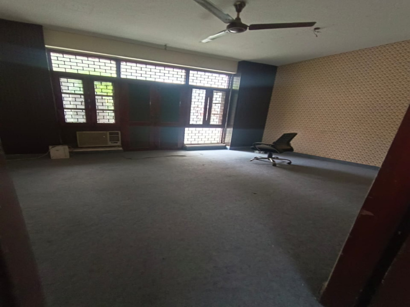 4 BHK 600 Sq. Yards Farm House for Rent in Sainik Farms, Delhi