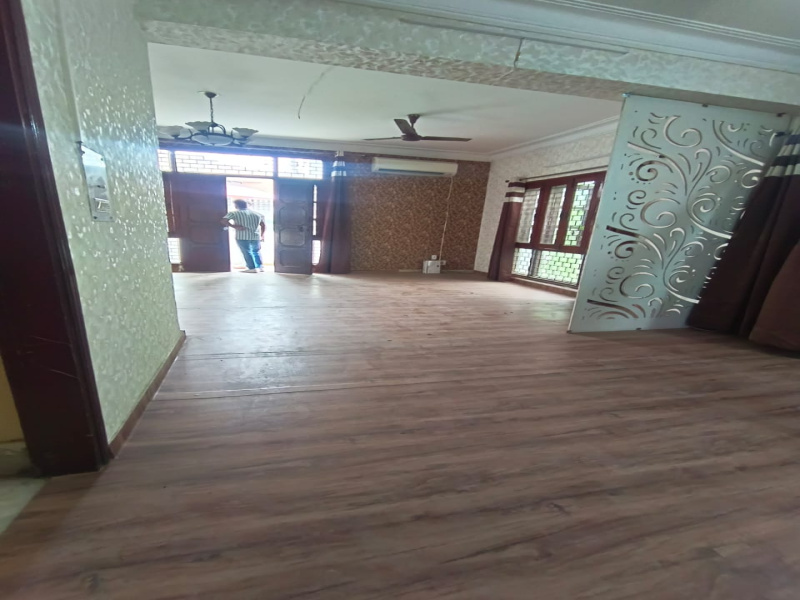 4 BHK 600 Sq. Yards Farm House for Rent in Sainik Farms, Delhi