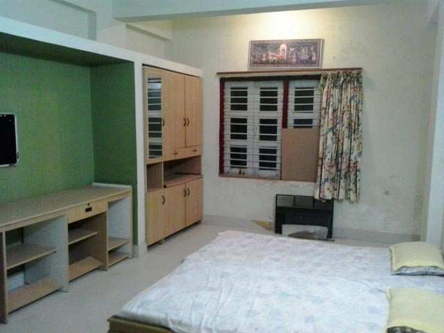 2 BHK Apartment 150 Sq. Yards for Rent in Satellite, Cross Road, Thaltej, Ahmedabad