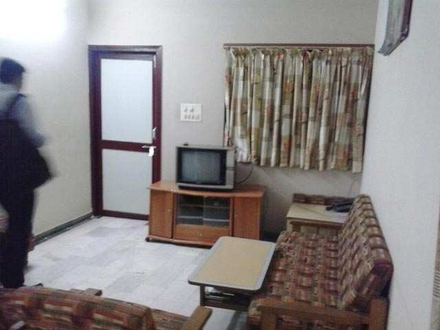 2 BHK Apartment 150 Sq. Yards for Rent in Satellite, Cross Road, Thaltej, Ahmedabad