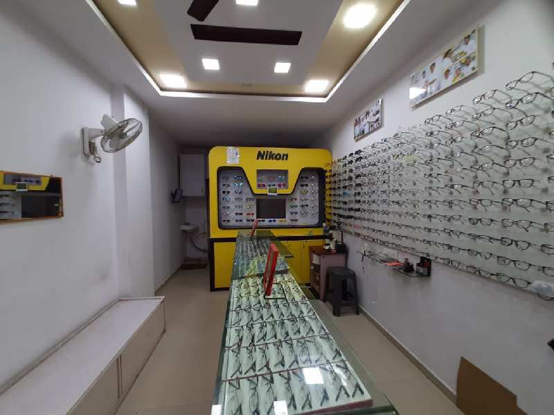 400 Sq.ft. Showroom for Sale in Dindoli, Surat