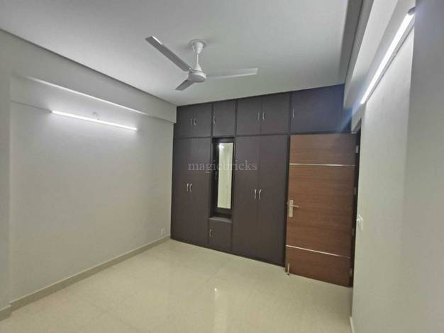 4 BHK 1740 Sq.ft. Apartment for Rent in DLF Phase V, Gurgaon